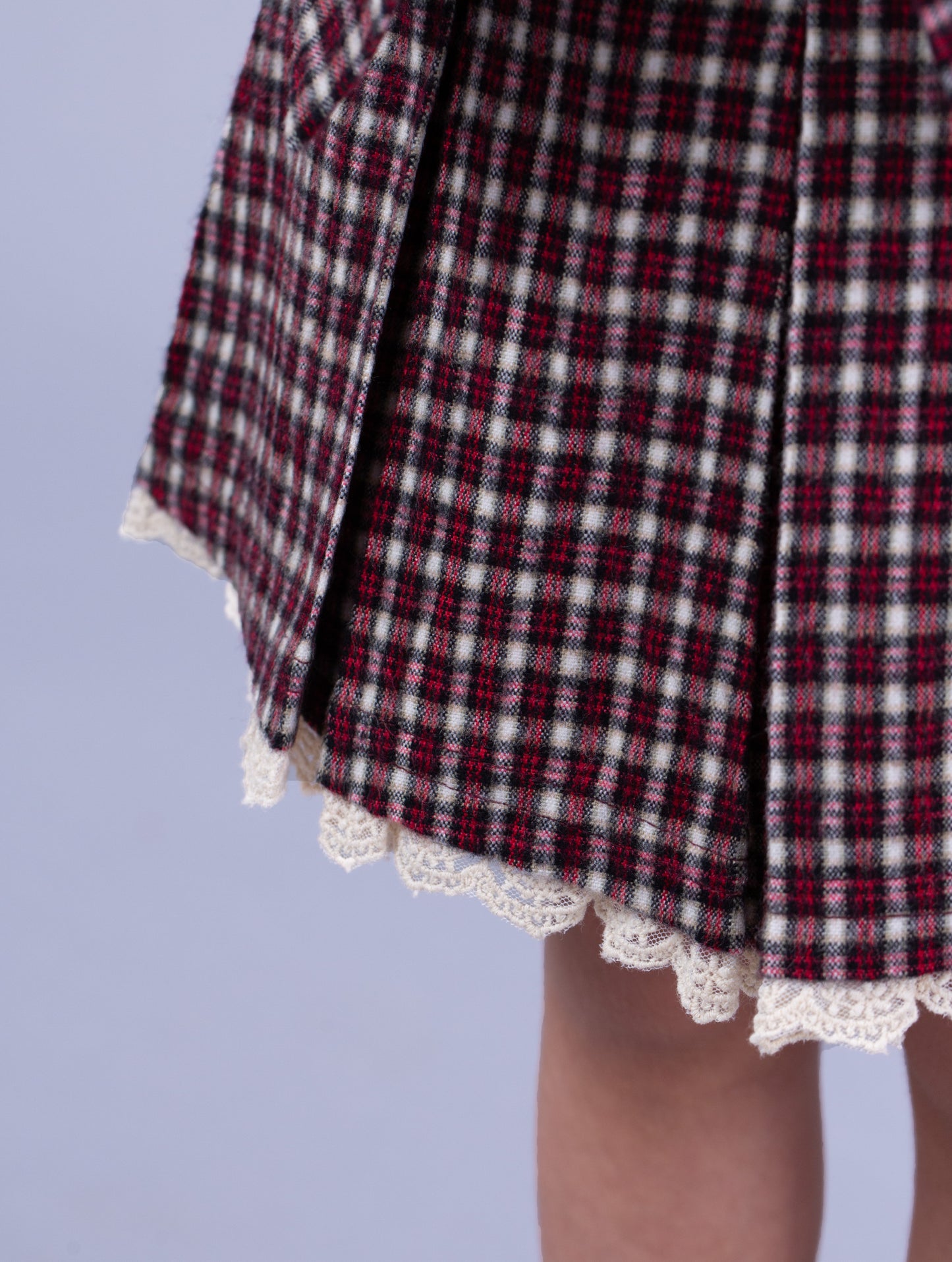 Haut noué bordeaux avec jupe à carreaux - Ensemble chic